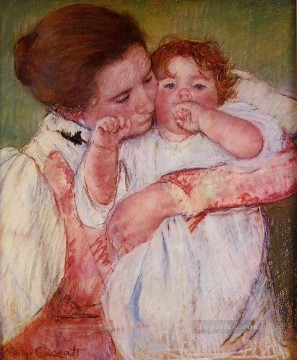 La pequeña Ann chupando su dedo abrazada por su madre madres hijos Mary Cassatt Pinturas al óleo